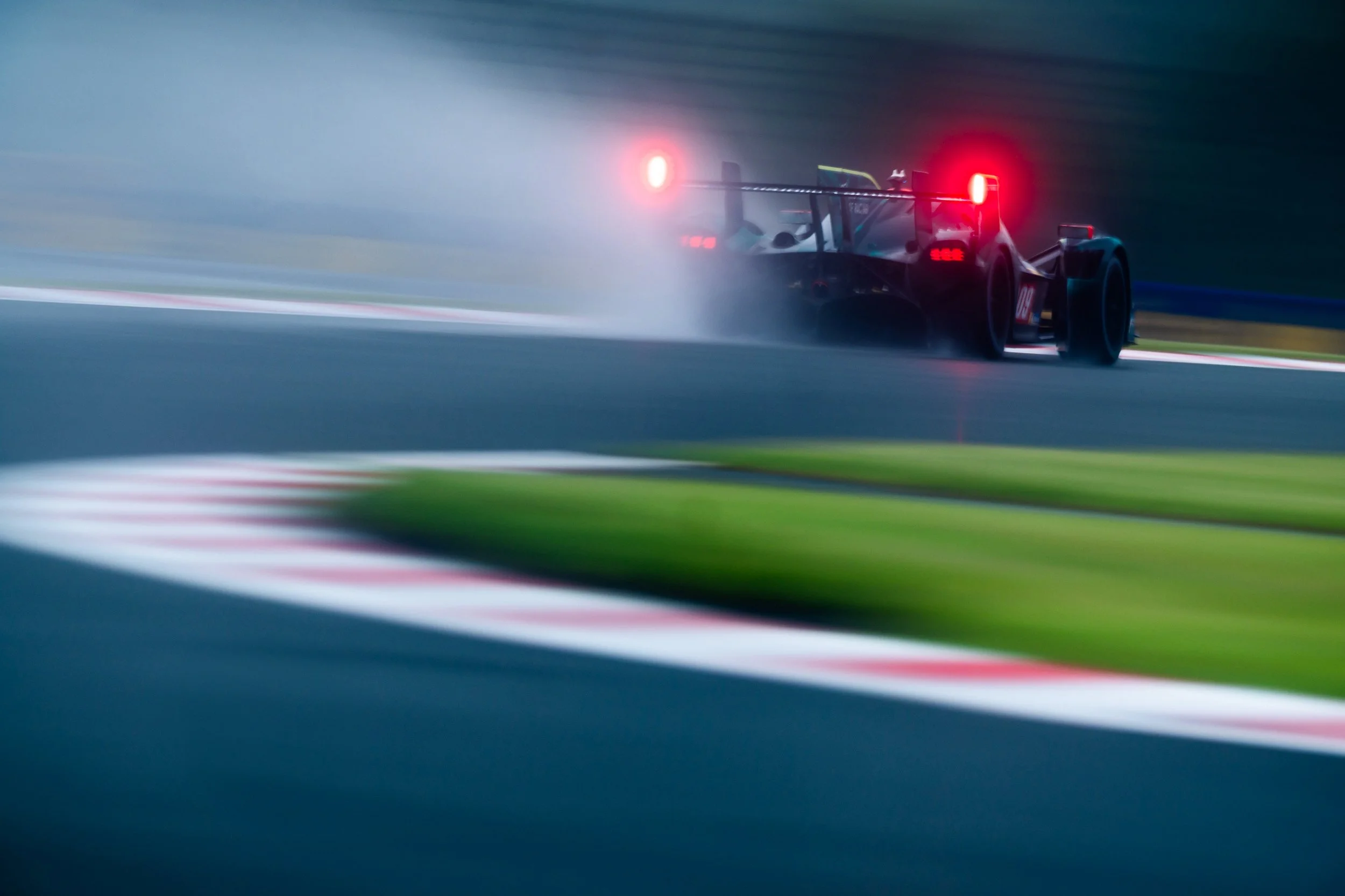 WEC626_092610323009205DG.jpg