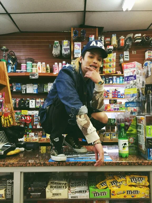 Korean rapper Keith Ape made makgeolli look swag in his song “It G Ma” music video. (Image source )