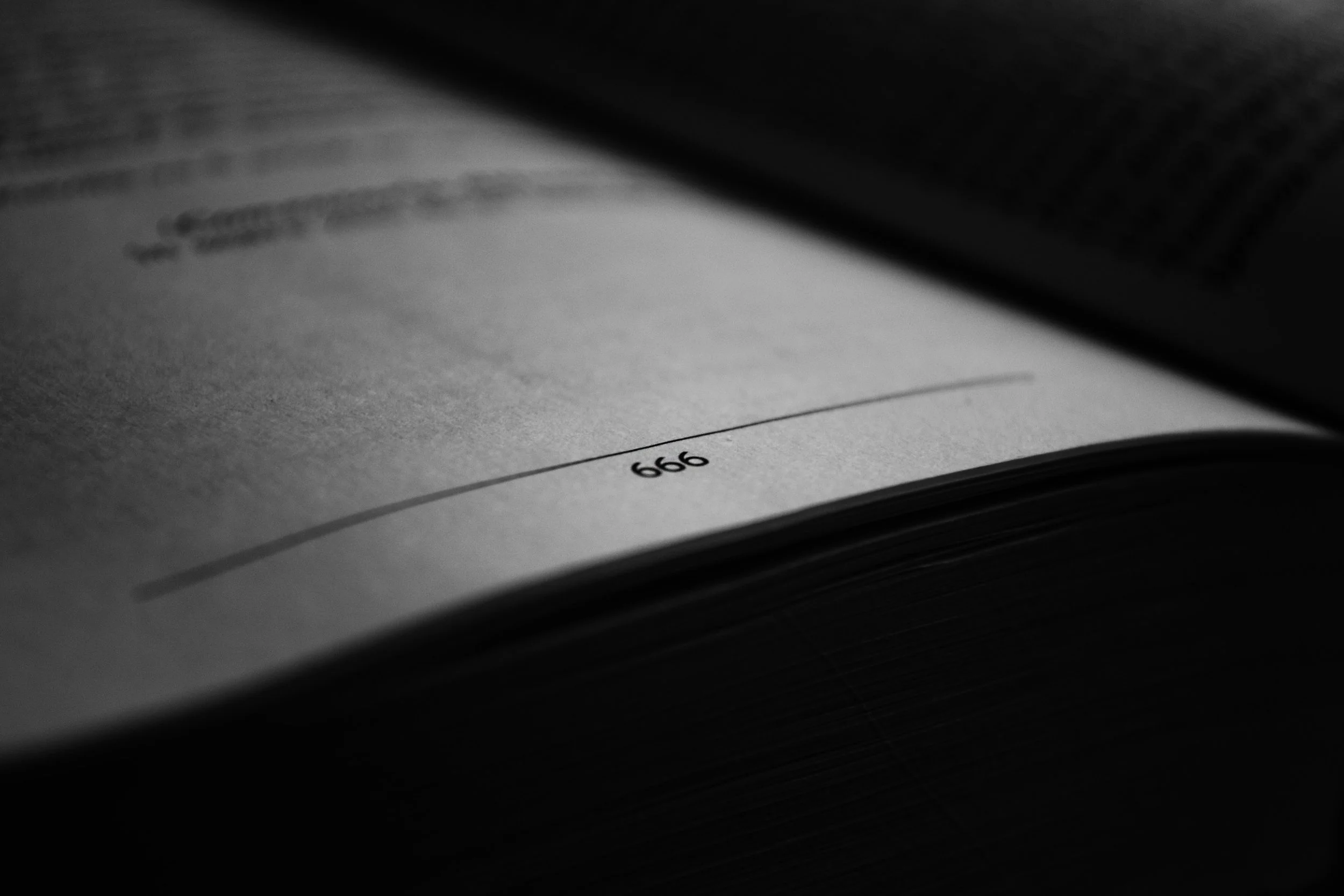 black-and-white-blur-book-341114.jpg