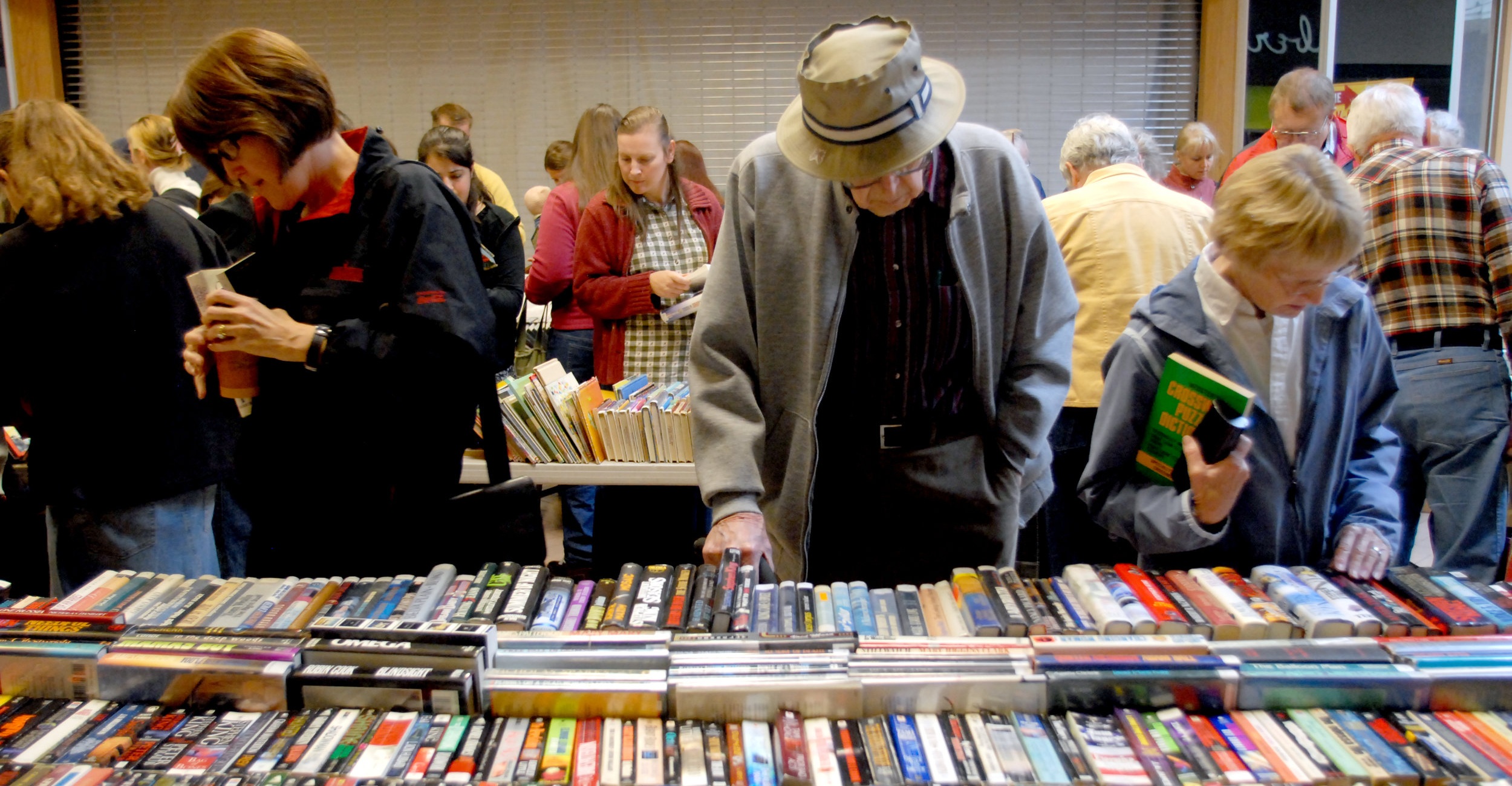 Friends+book+sale.jpg