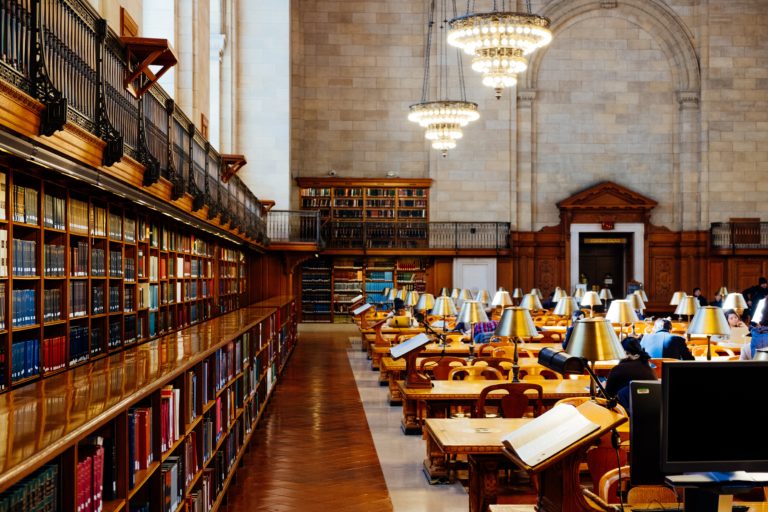 tables-and-books-in-new-york-library-768x512.jpg