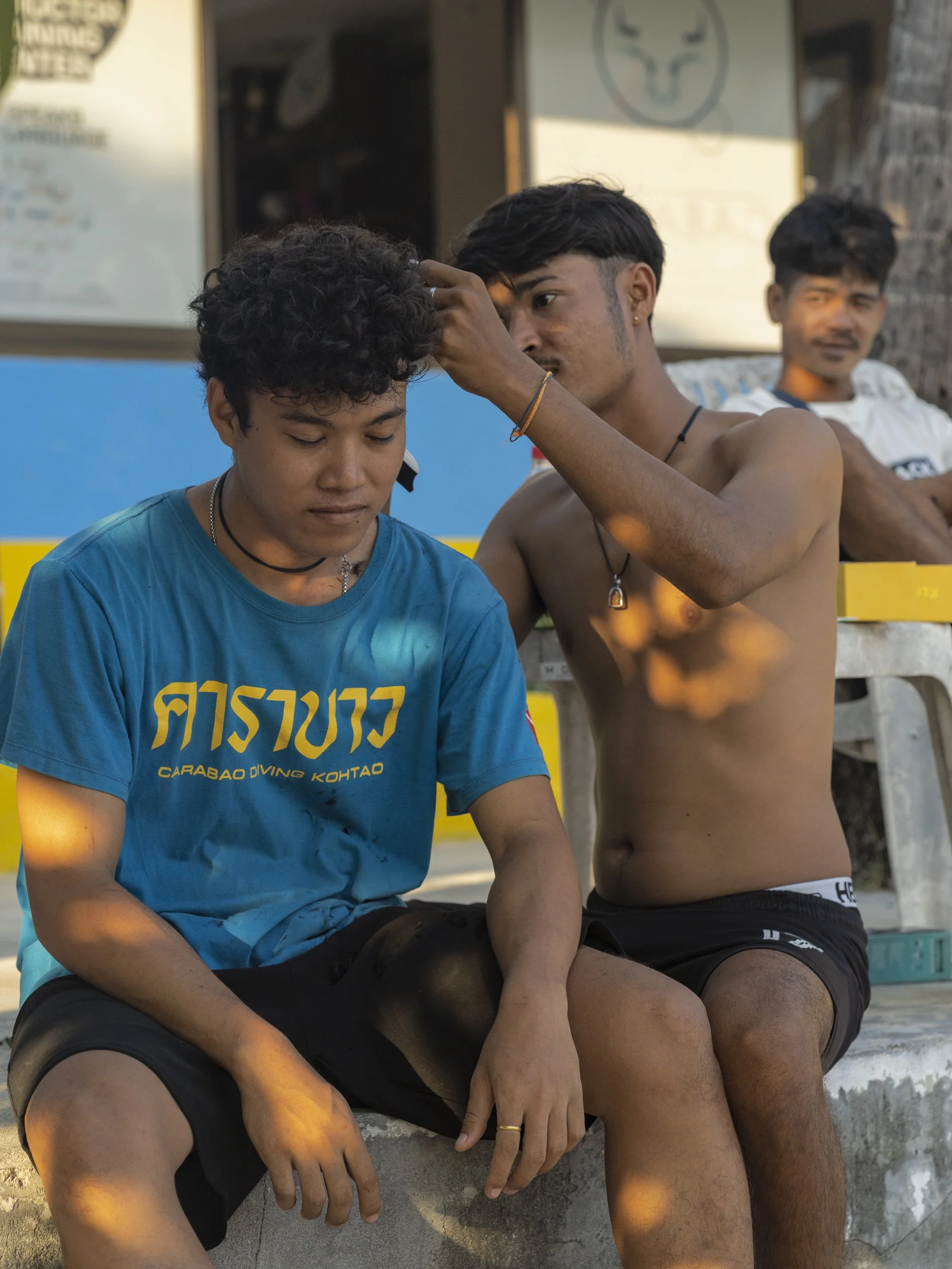 Carabao, Dive School, Southeast Asia, Thailand, Haircut, Complimentary Colors, Blue, Yellow, Beach, Koh Tao, Island