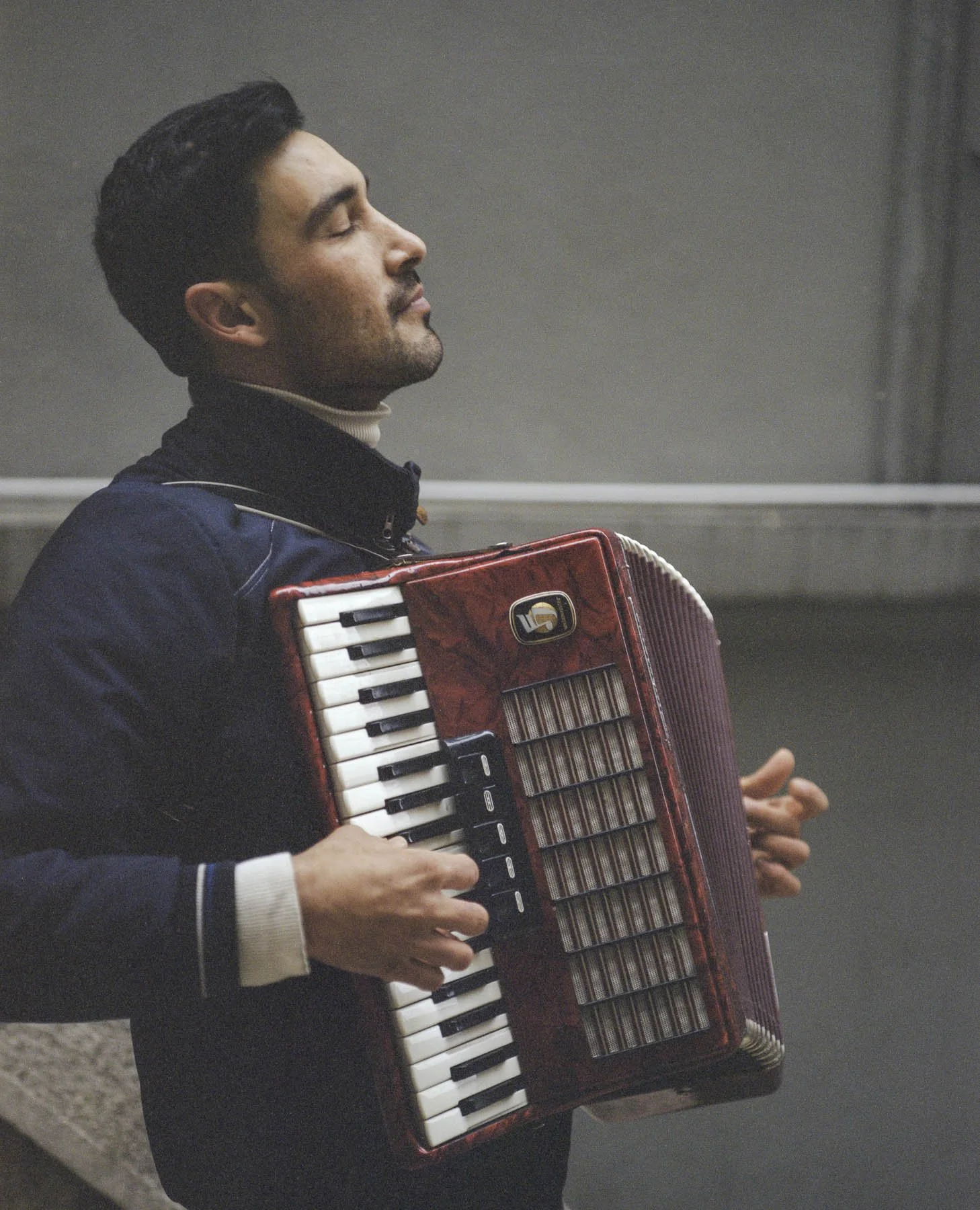 Istanbul, Accordion, Asia, Europe, Musician, Street Music, Busker, Film, Medium Format Film, Pentax, Kodak Portra, Türkiye, Piano