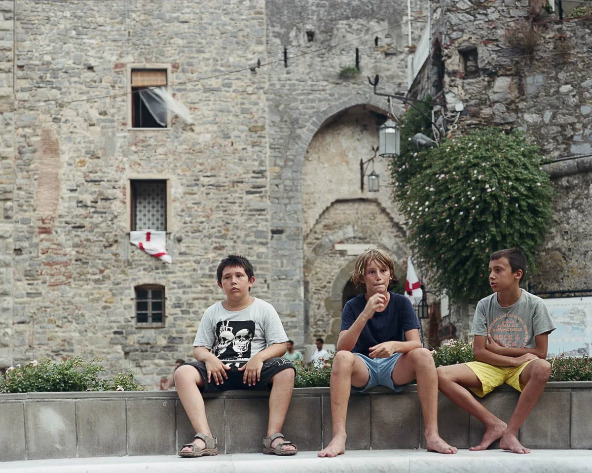Friends, Town square, Europe, Small town, Portovenere, Cinque Terre, Italy, Medium format film, Pentax, Kodak Portra, Italian Summer