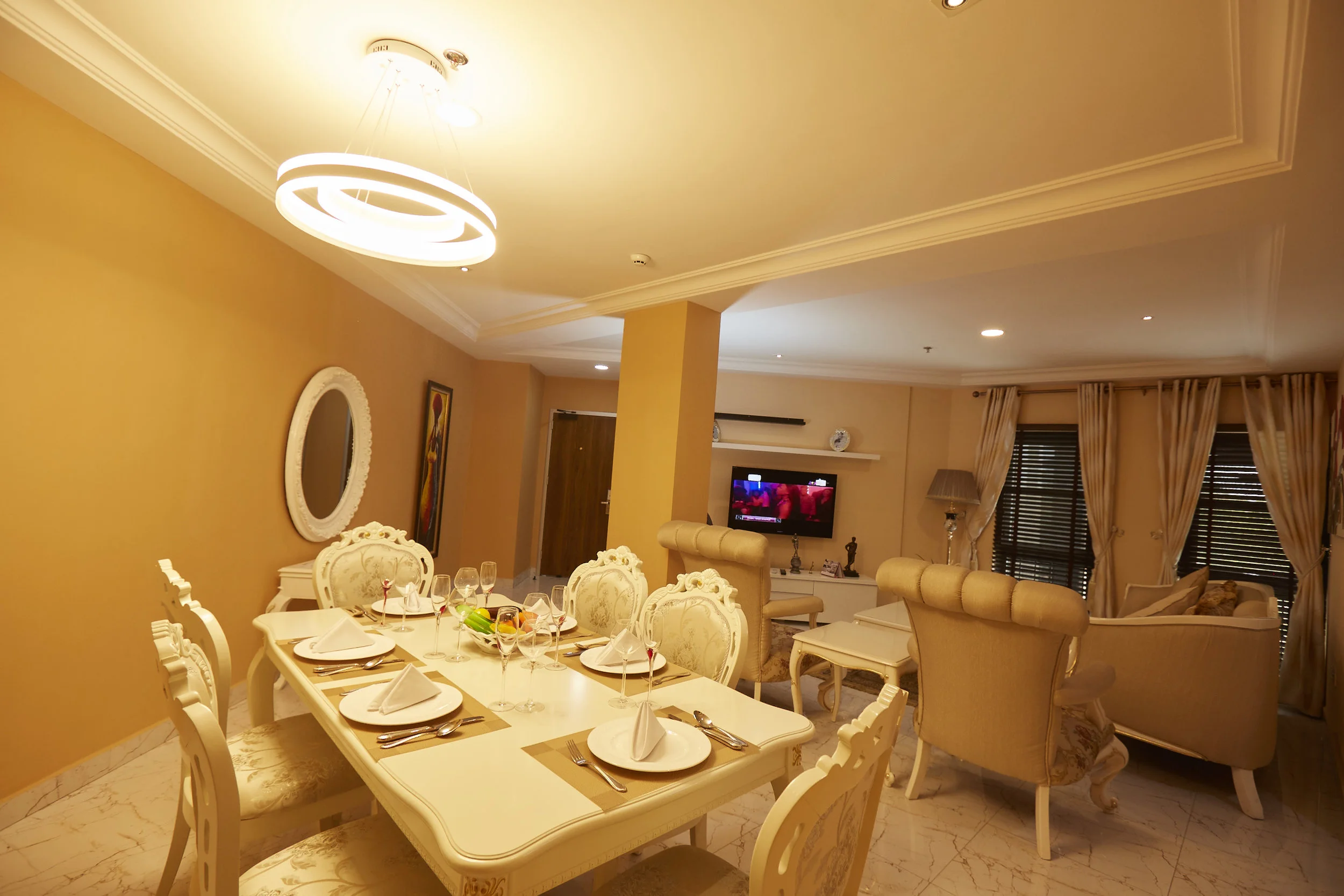 2 Bed Royale Dining Room 4.jpg