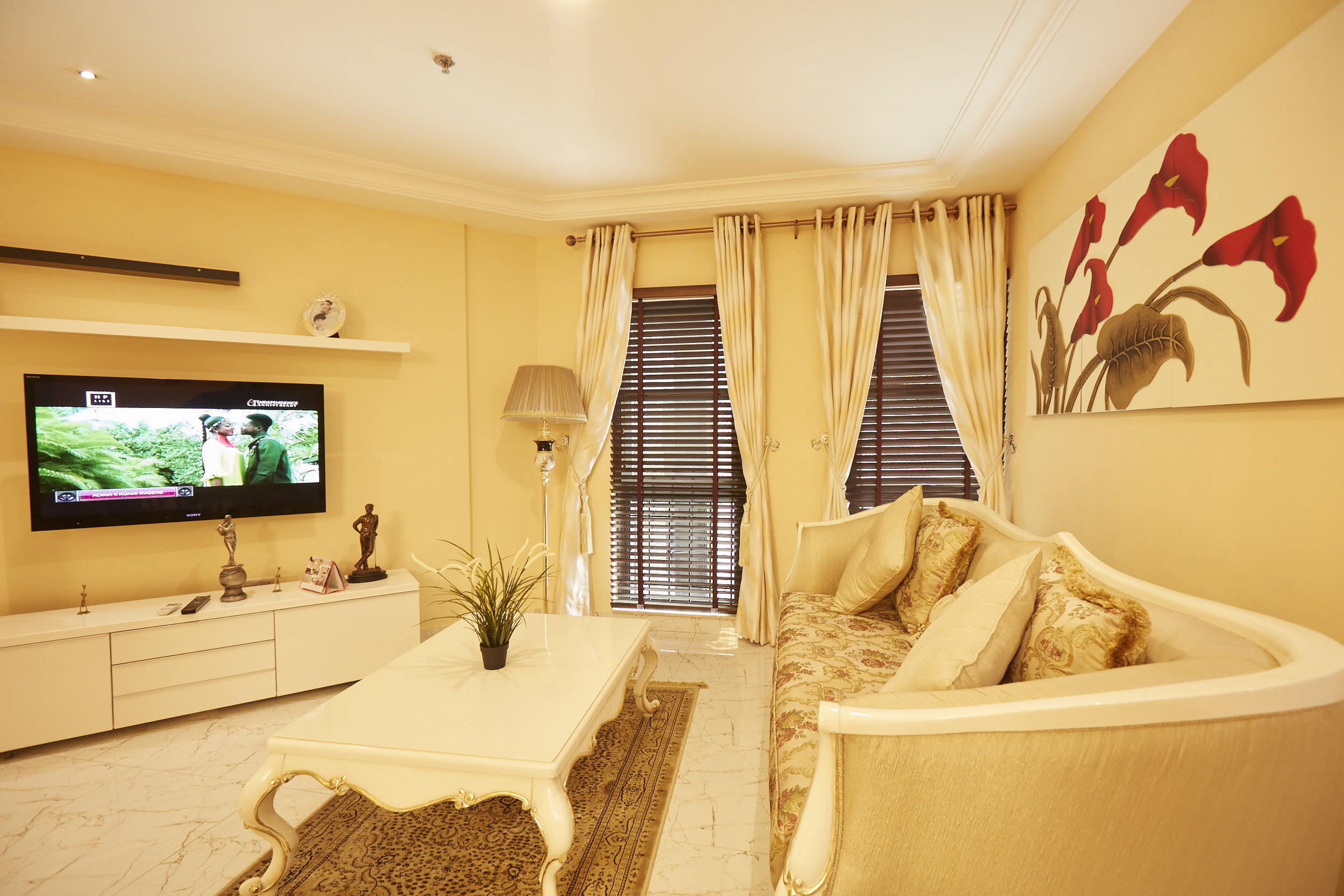 2 Bed Royale Living Room 1.jpg