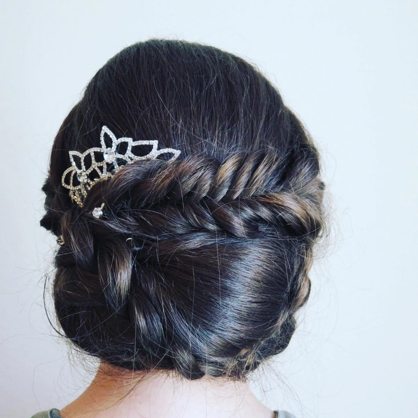 Sometimes adding a chunky braid is the icing on the cake 🍰 
#braid #bohohair #specialoccasion #beyondtheponytail #updo #hairinspo #hairofinstagram