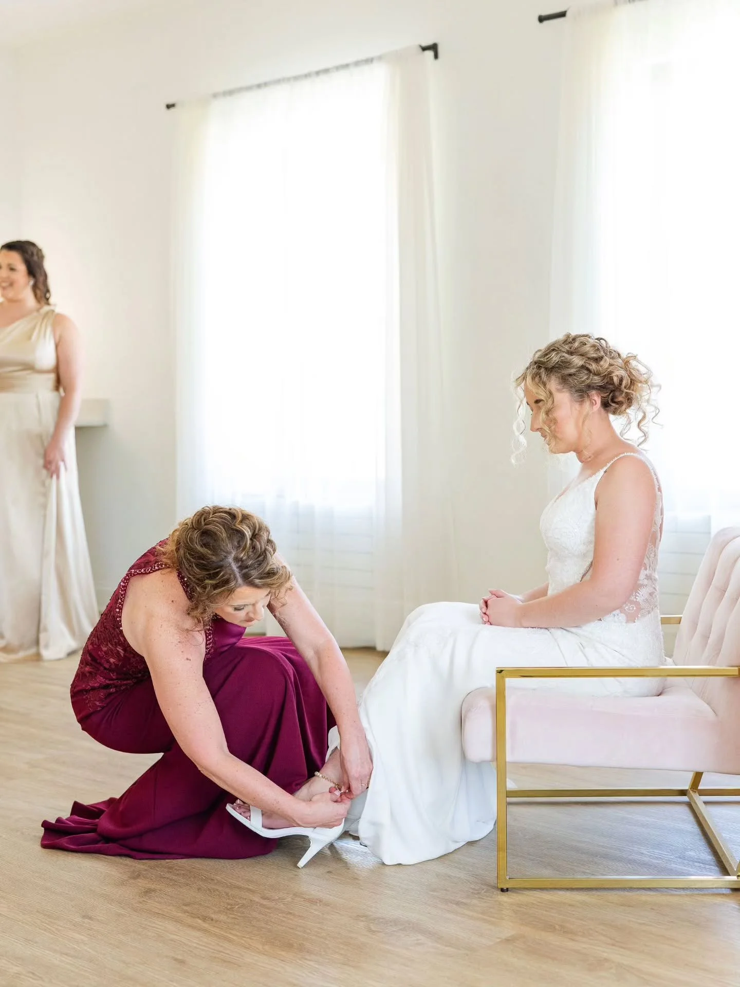 Wedding season is almost here!!! I&rsquo;m putting finishing touches on the upcoming spring and I can't wait to see all the goodness 2026 has in store!
Bellaire Photography | Madison wedding photographer | Wisconsin wedding photographer