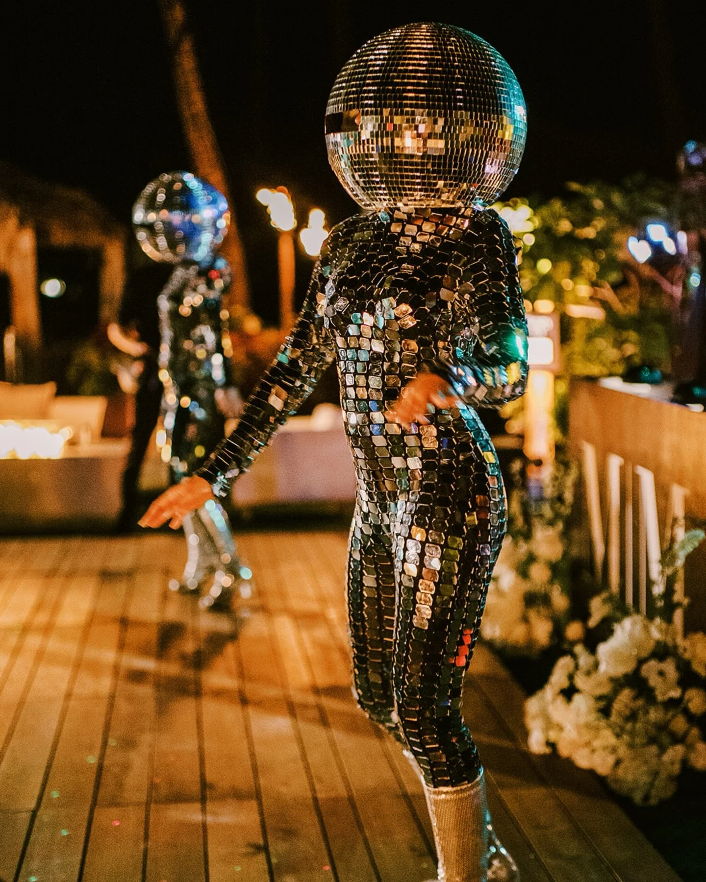 Wishing you a happy New Year&rsquo;s Eve! The best way to ring in the new year is exactly like this. Music up, hands in the air, and love all around. 

Planning and Design: @coutureeventshawaii
Venue: @fsmaui
Florals: @mandygracedesigns 
Photography: