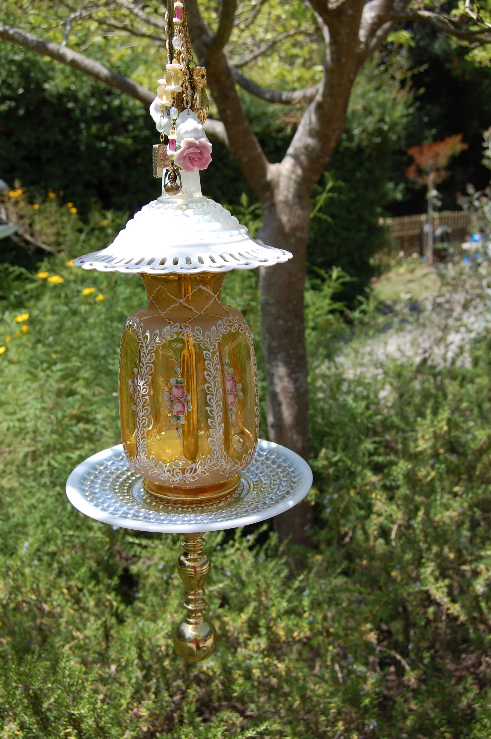Yellow-Victorian_close-up_bird-feeder_jac-designs..jpg
