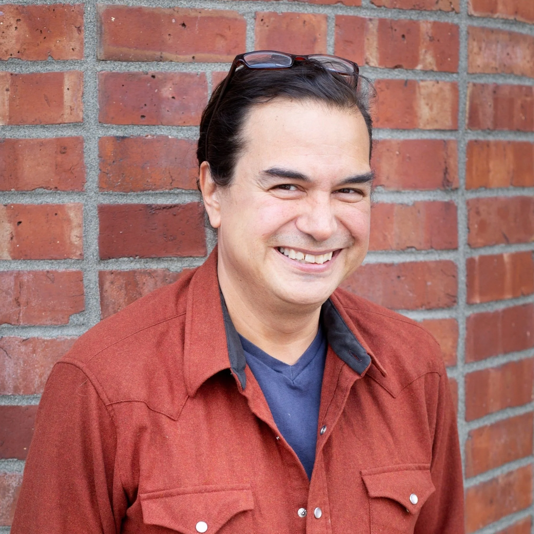 Tomás Custer / Office Manager