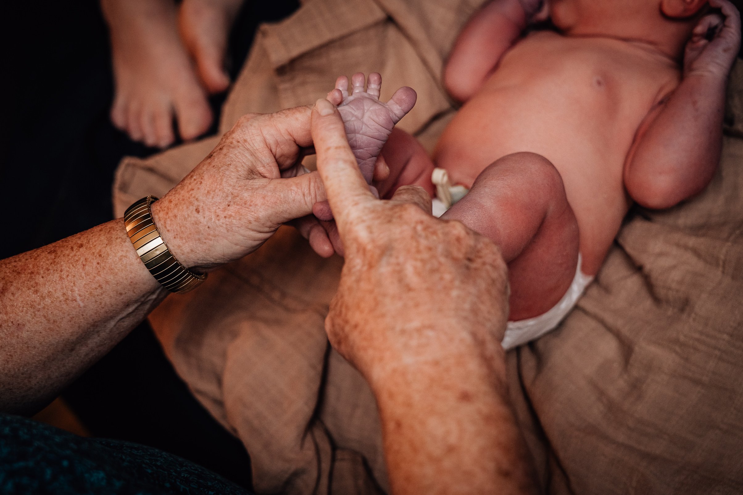 Homebirth-St-Louis-Birth-Photography-Midwife-116-4496.JPG