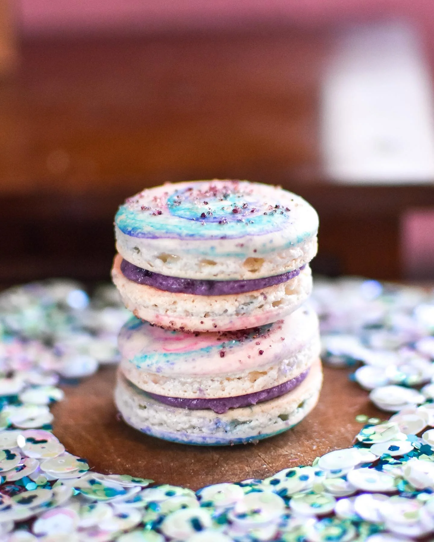Is it time for dessert? 😋 These are my favorite macaron that @meri_macarons offers, it&rsquo;s called Galaxy Swirl and it&rsquo;s blueberry flavored. It&rsquo;s as delicious as it is pretty! They also do shipping, so treat yourself! #dessert #macaro