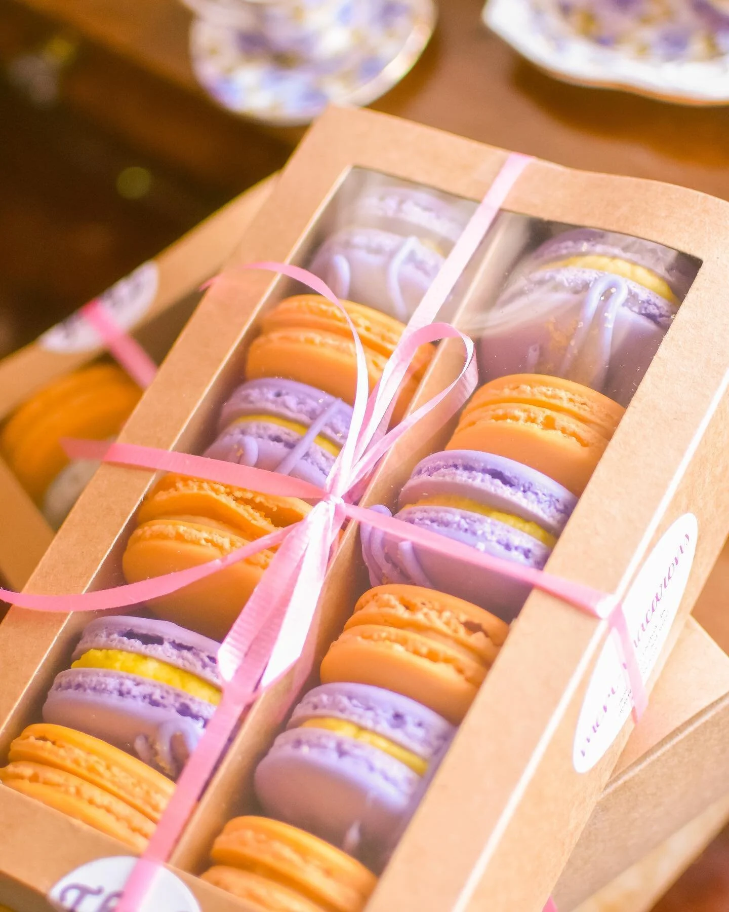 Is there anything better than yummy macarons from @meri_macarons ? I&rsquo;m not sure bc I promise these bad boys are delicious and worth every penny! Pictured are the Lavender Lemon and White Chocolate Mango flavors. Yumm!! 

#merimacarons #macarons