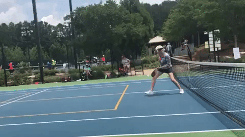 The player immediately starts running to the net — almost as if it is part of her shot. While that may be fine if your momentum is already moving forward (i.e. if the serve is shorter), in this case it suggests too little focus on the moment of contact with the ball. The player seems to prioritize getting to the net over setting up well to hit the return.