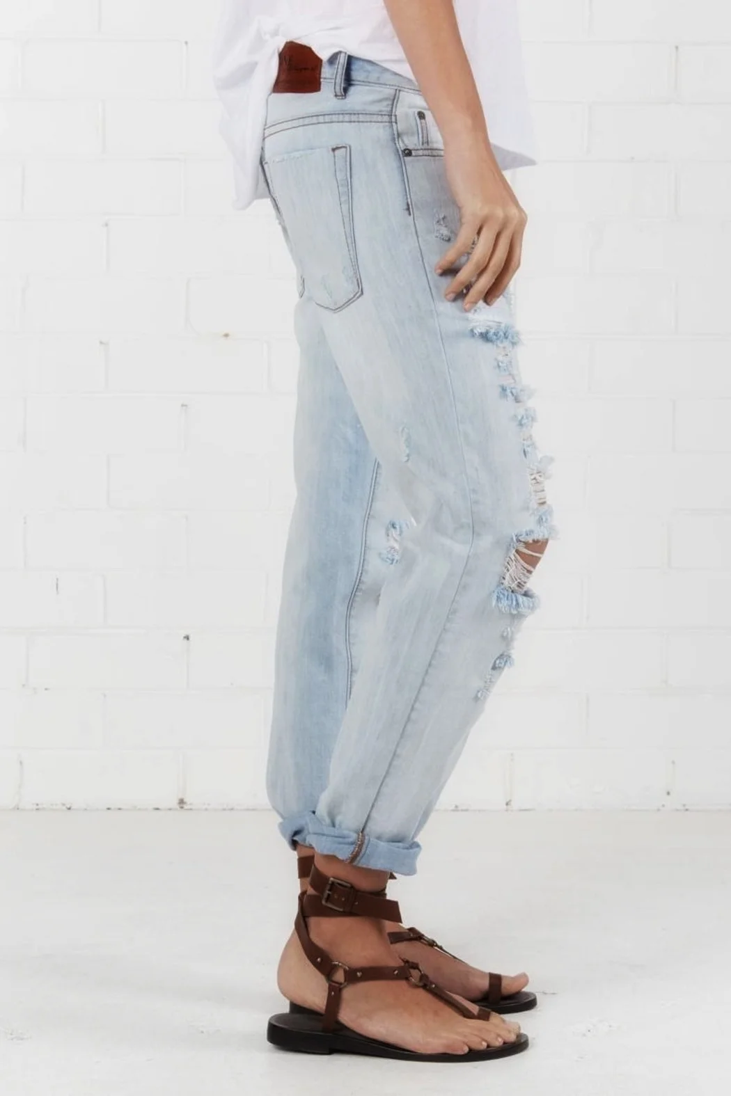 ONE-TEASPOON-AUSTRALIAN-HAMPTONS-BAGGIE-JEANS.jpeg
