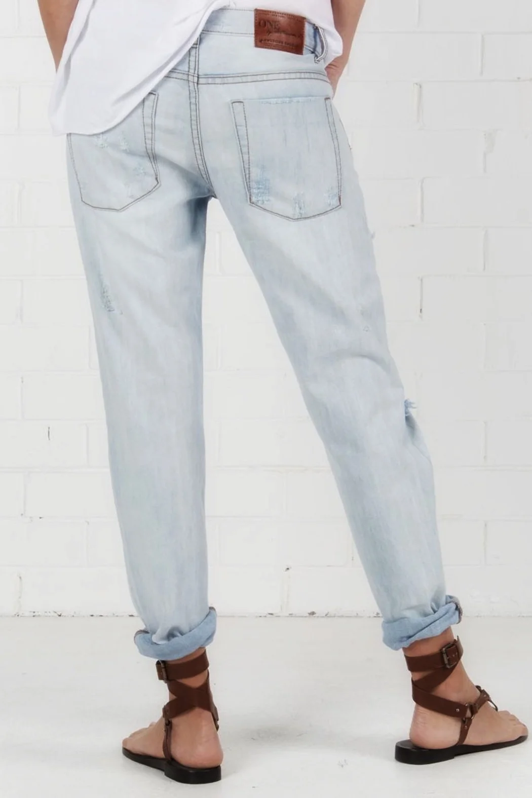 ONE-TEASPOON-HAMPTONS-AWESOME-BAGGIE-JEANS.jpg