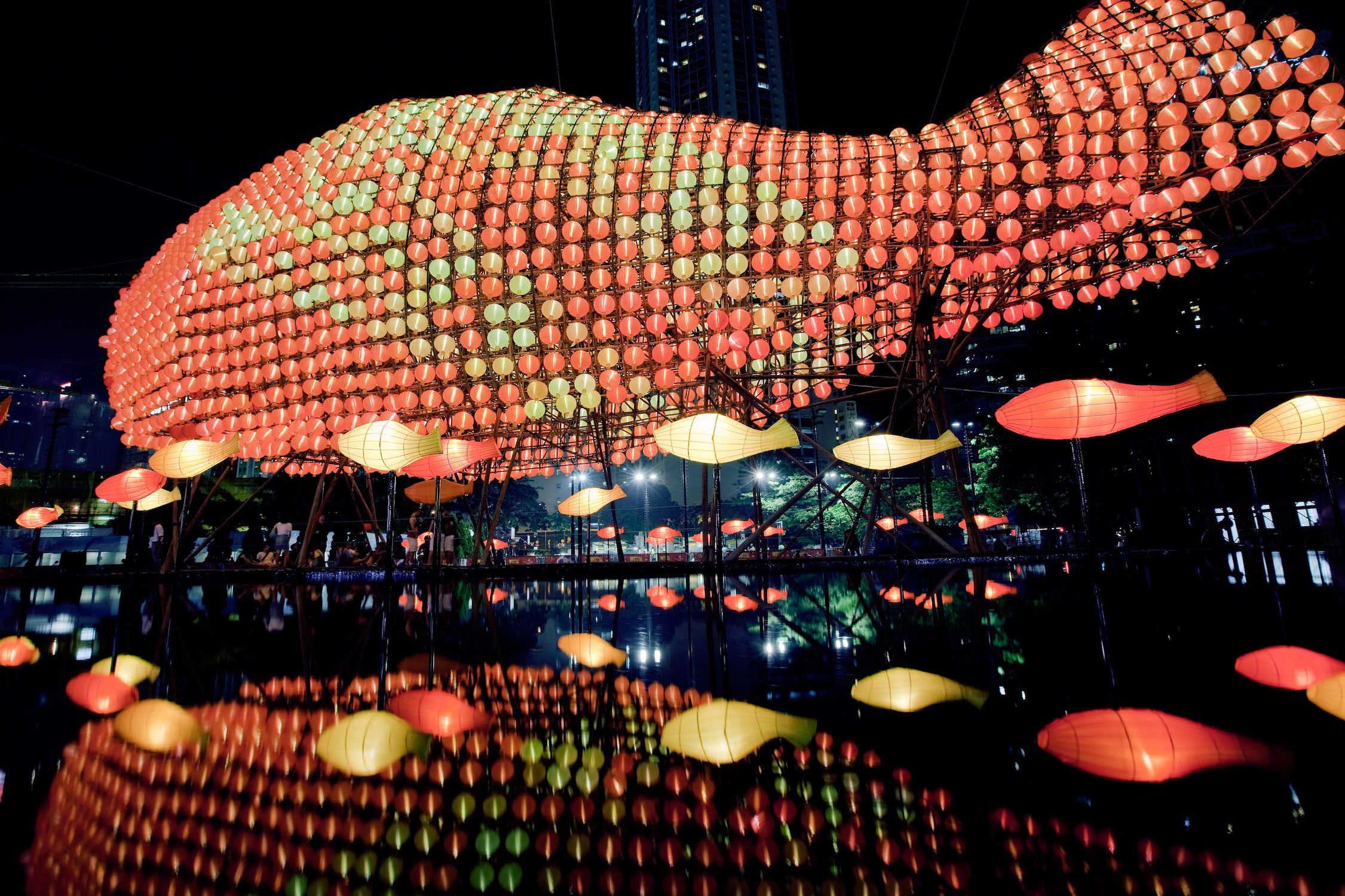 The entire display has to be constructed in 12 days and taken down in 3 days, which makes the bamboo technique the only viable construction method. 