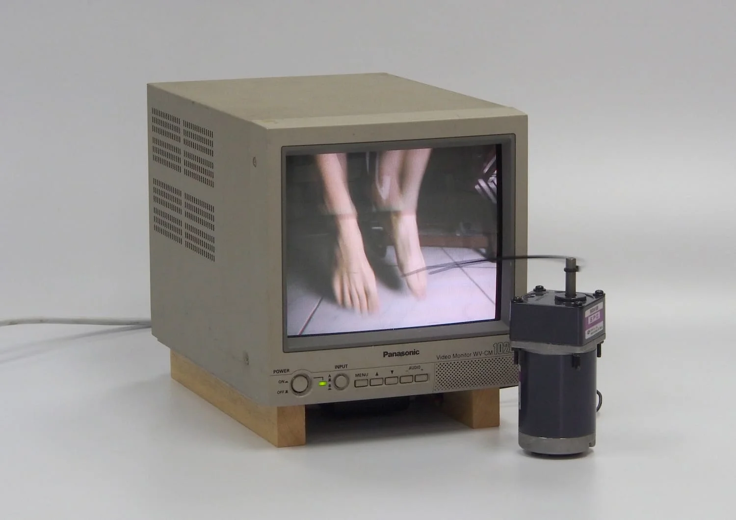 Hundred Jumps / TUNG Wing Hong / Video installation / 2015
