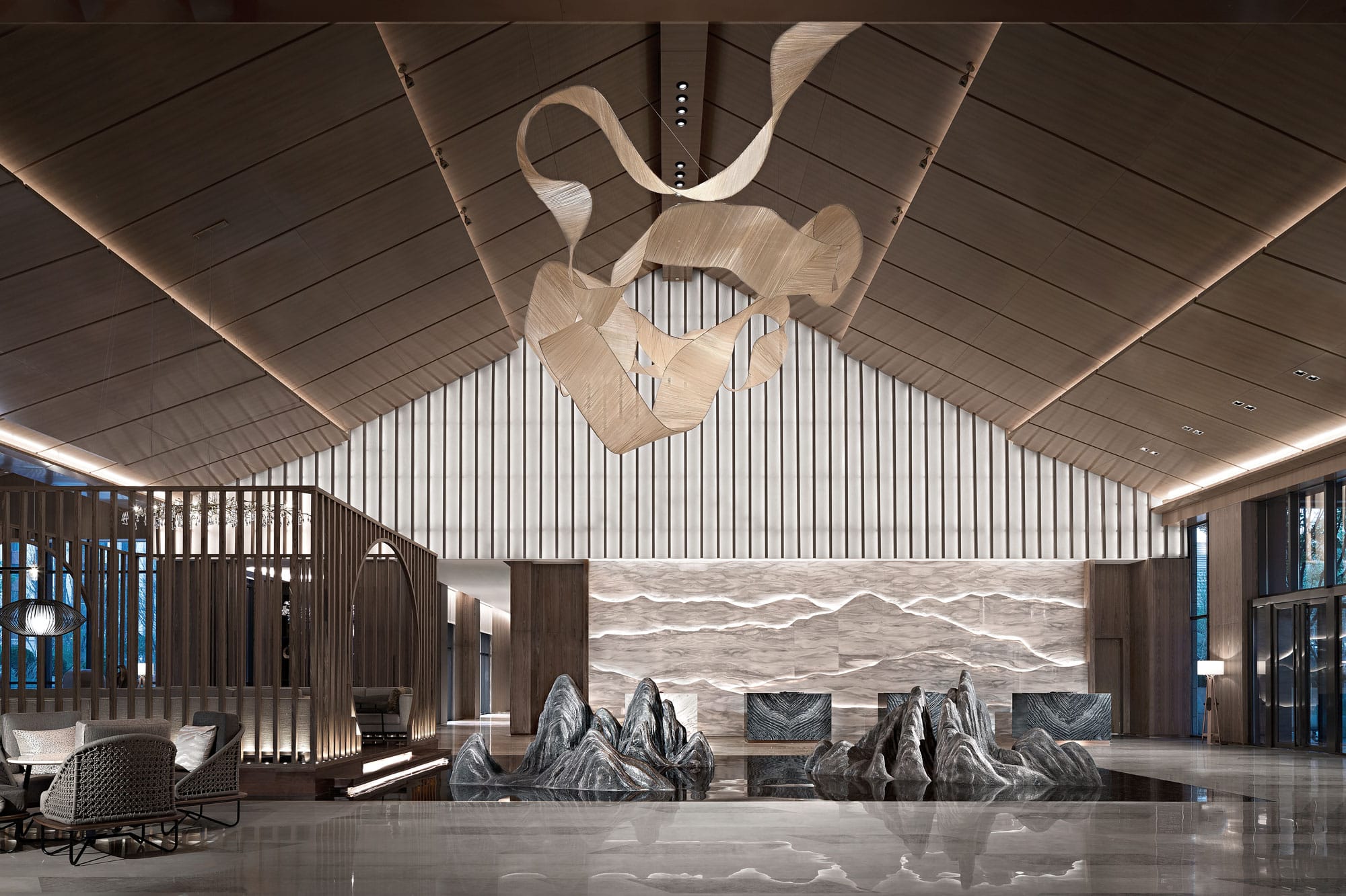 Hyatt Regency Beijing Shiyuan is designed to create a green life living, blending into nature in order to obtain the sensation experience of living surrounded by the mountain, river, lake, wild birds and flowers.
