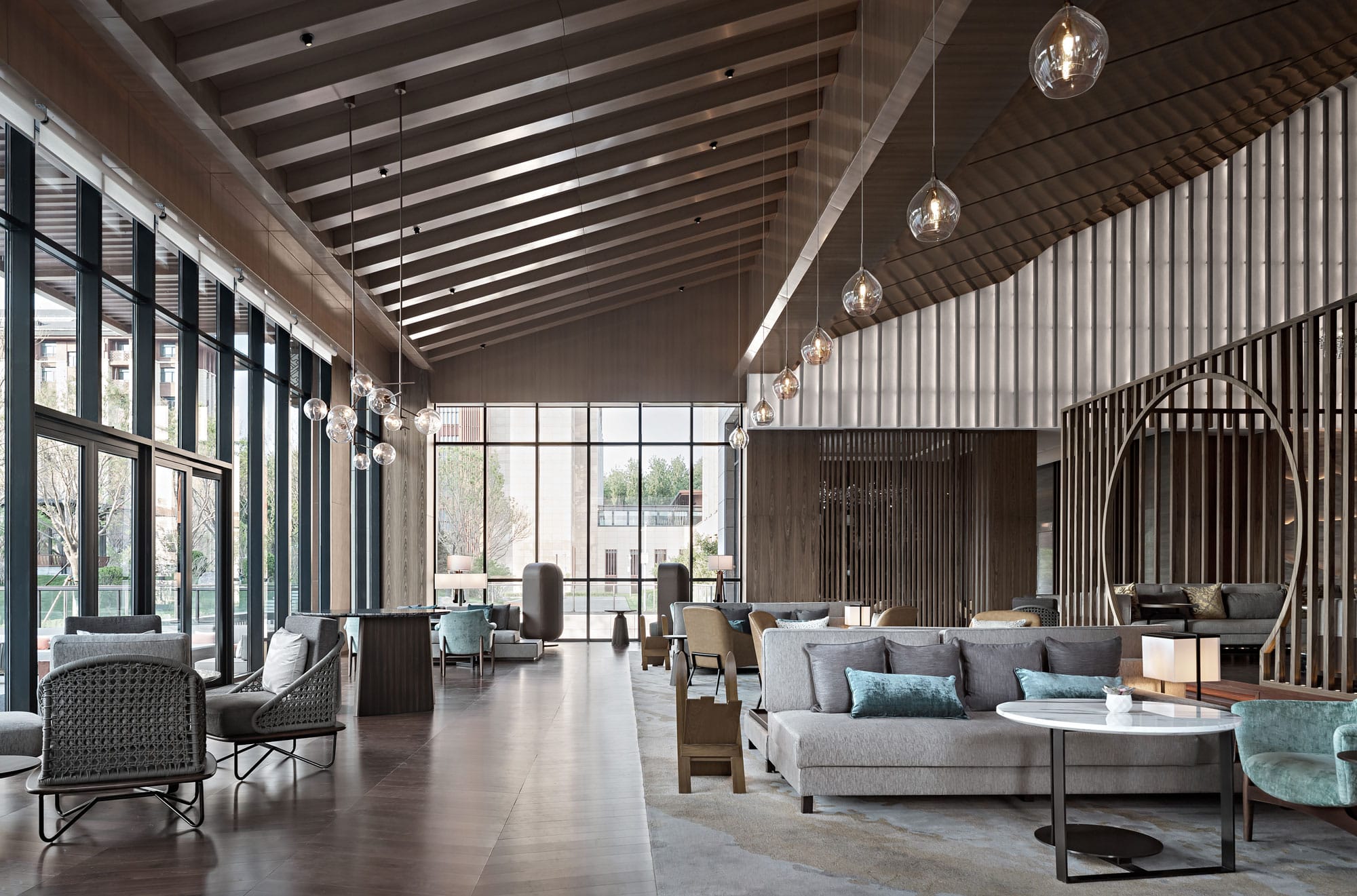 The 20m tall reception space is designed with tradition Chinese architecture proportion in a contemporary design that incorporates art and architecture.