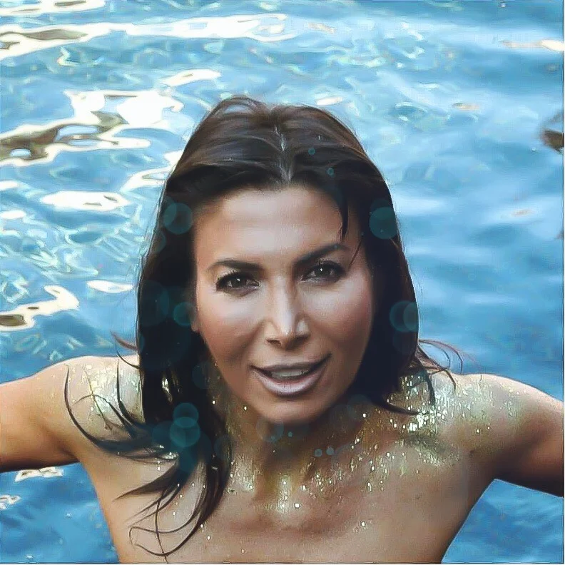 Woman-in-pool-wearing-glitter.jpeg