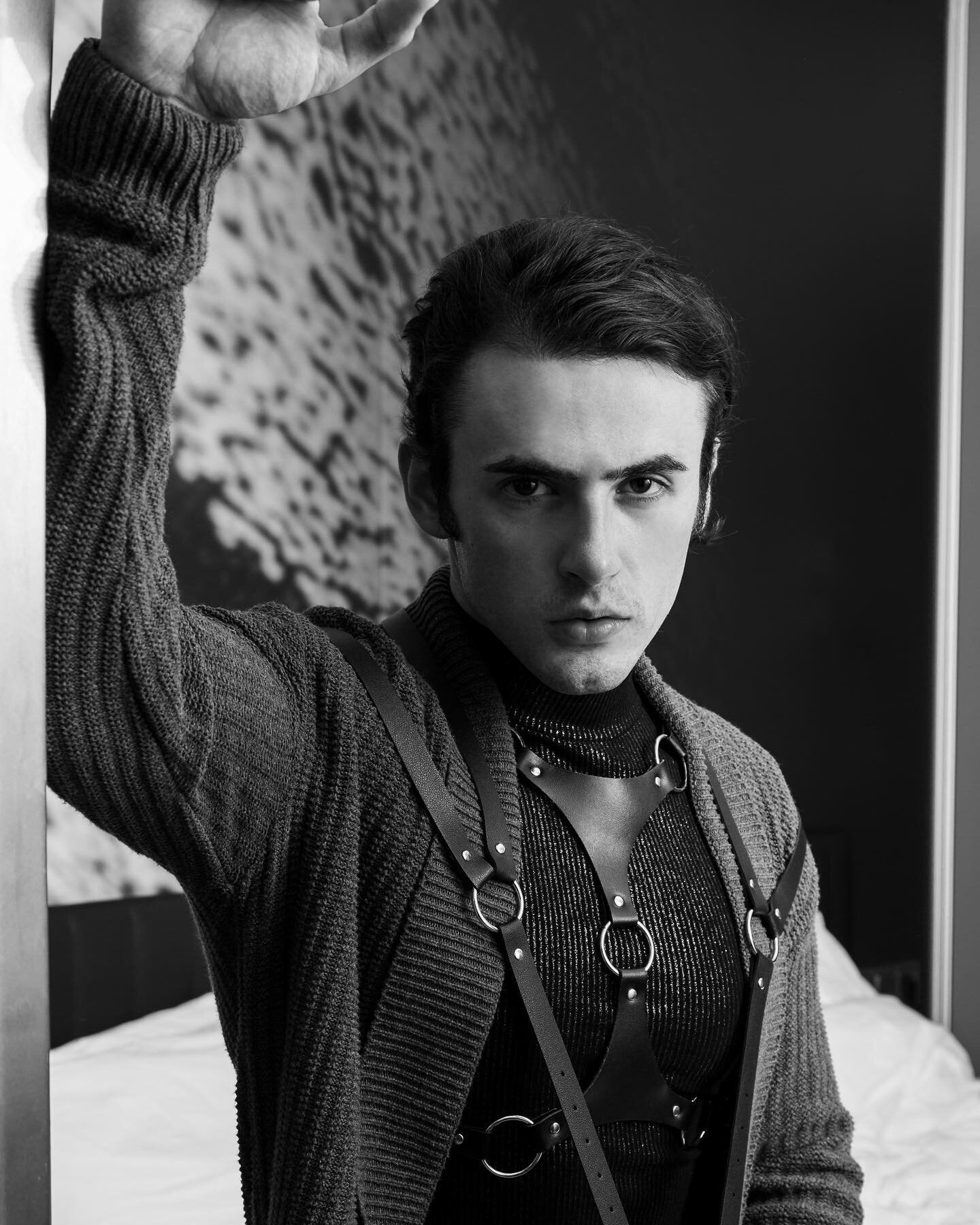 Stevan for @jonmagazine 🔸 #fashionstory #menswear #style #editorial #jonmagazine #blackandwhite #hotelstory #helsinki #bathtub #harness #esakapila #かっこいい　#いいね　#すごい