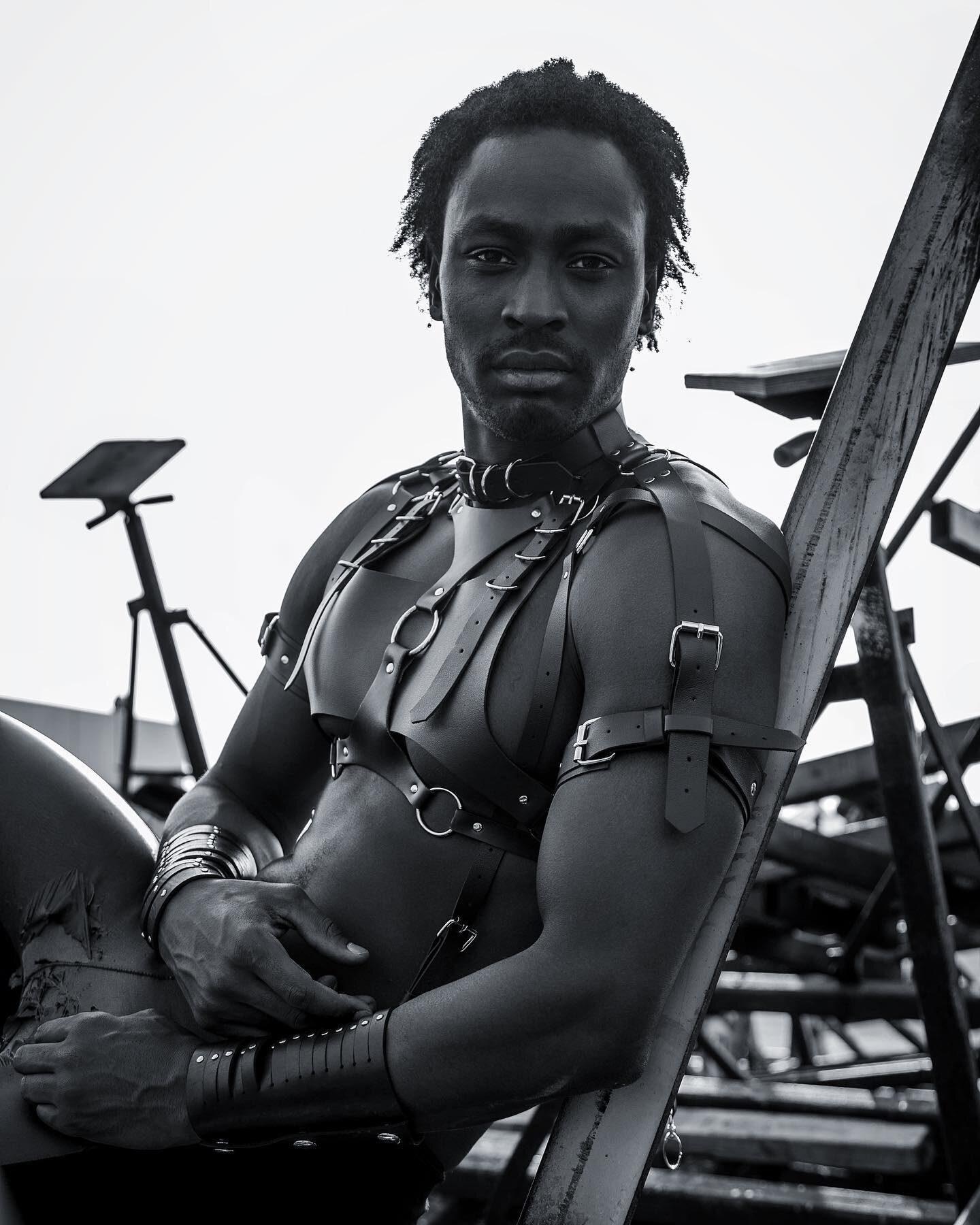 Josef 🔸 #madmax #vibe #rustic #shipyard #leather #malemodel #harnesses #blackandwhite #editorial #rave #warrior #muscle #physique #esakapila #chestplate #かっこいい　#いいね　#すごい