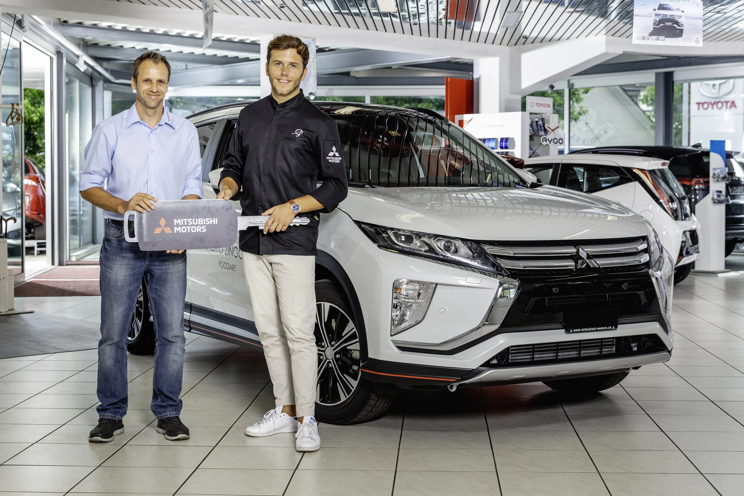 Bei der Übergabe des neuen Eclips Cross mit Roger Menzi | Auto Menzi AG in Rüti ZH