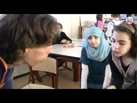 UindeWijk Overvecht Utrecht Nico Blok op bezoek bij de Marcusschool