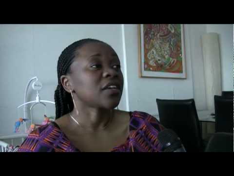 uindewijk Overvecht Utrecht Verina praat met Kameroense vrouw.mp4