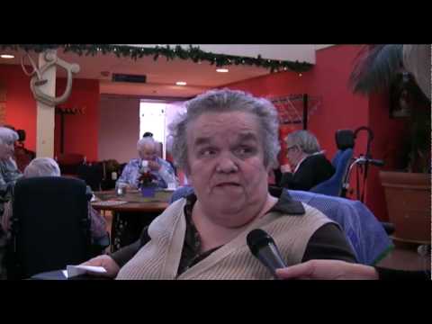 uindewijk Overvecht Utrecht marokkaanse jongeren organiseren bingo in Zorgcentrum Rosendael