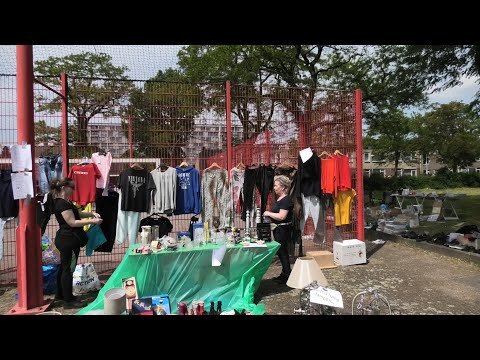 Rommelmarkt en zang voor een AED apparaat