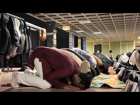 140 borden in het Krachtstation: Een Indiase Iftar op grote schaal (19/03/2025)