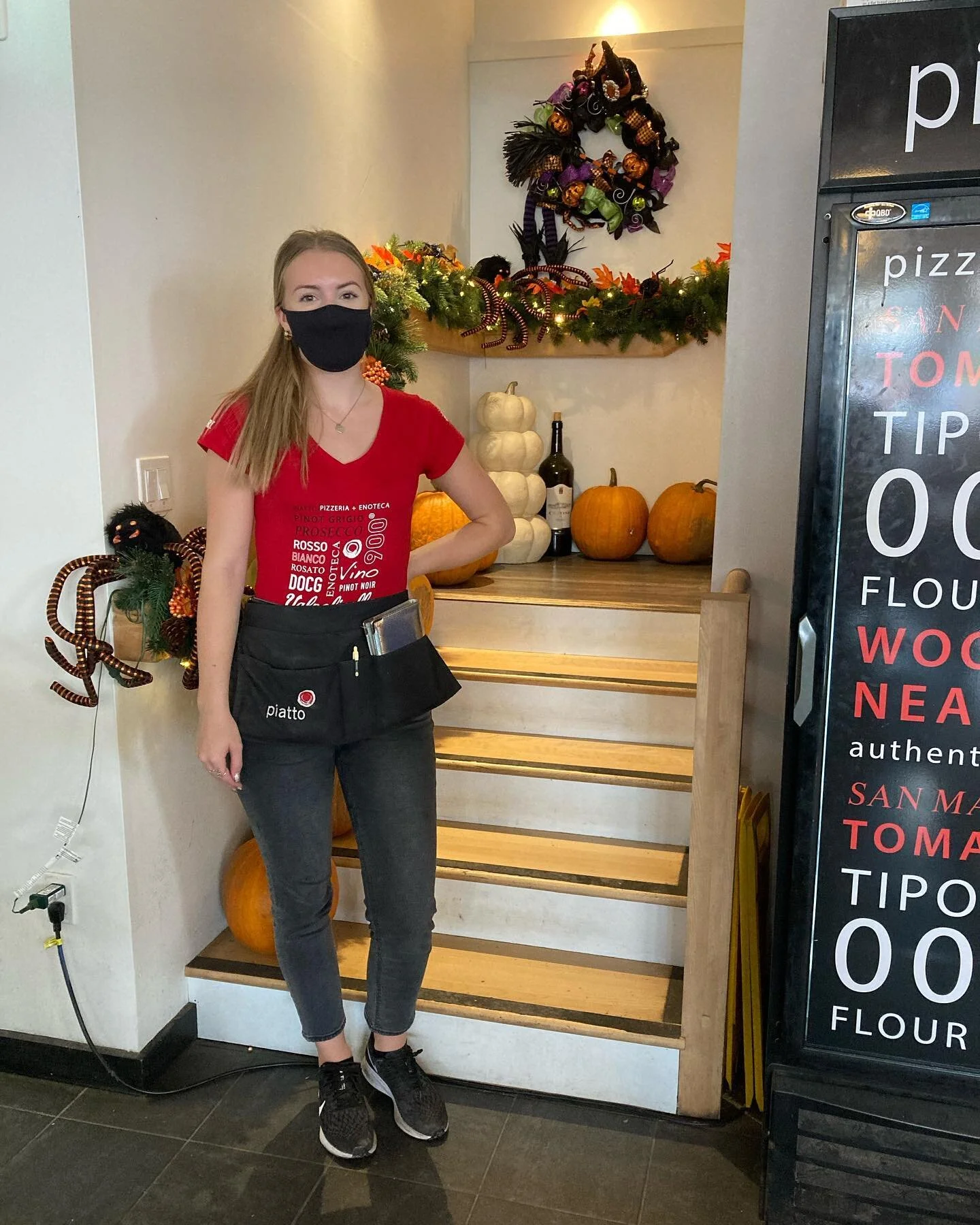 Happy #teamtuesday here at Piatto! Today we would like to introduce you to one of our Elizabeth Avenue location servers, Emma! Emma has been with us for many years, especially since her family had been coming in to dine for us for years before she si