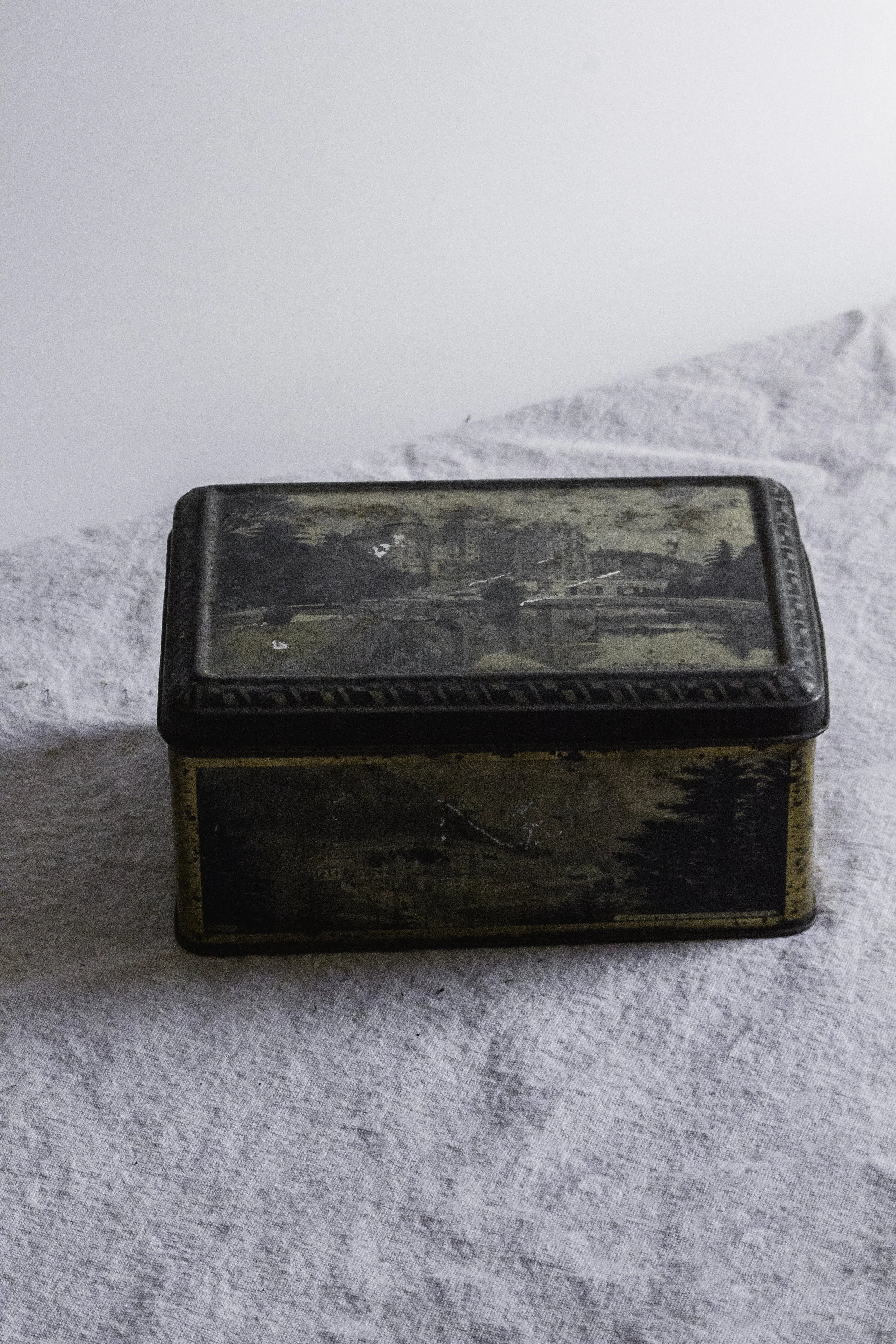 tin box 2.jpg