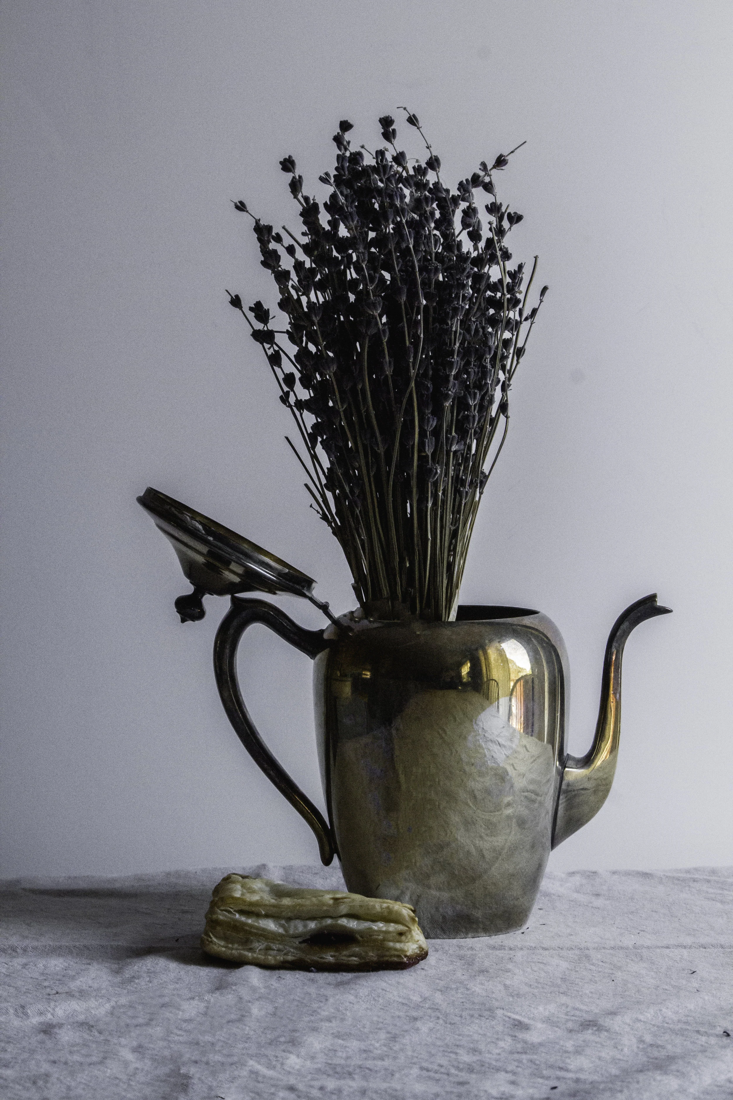 silver tea pot 2.jpg