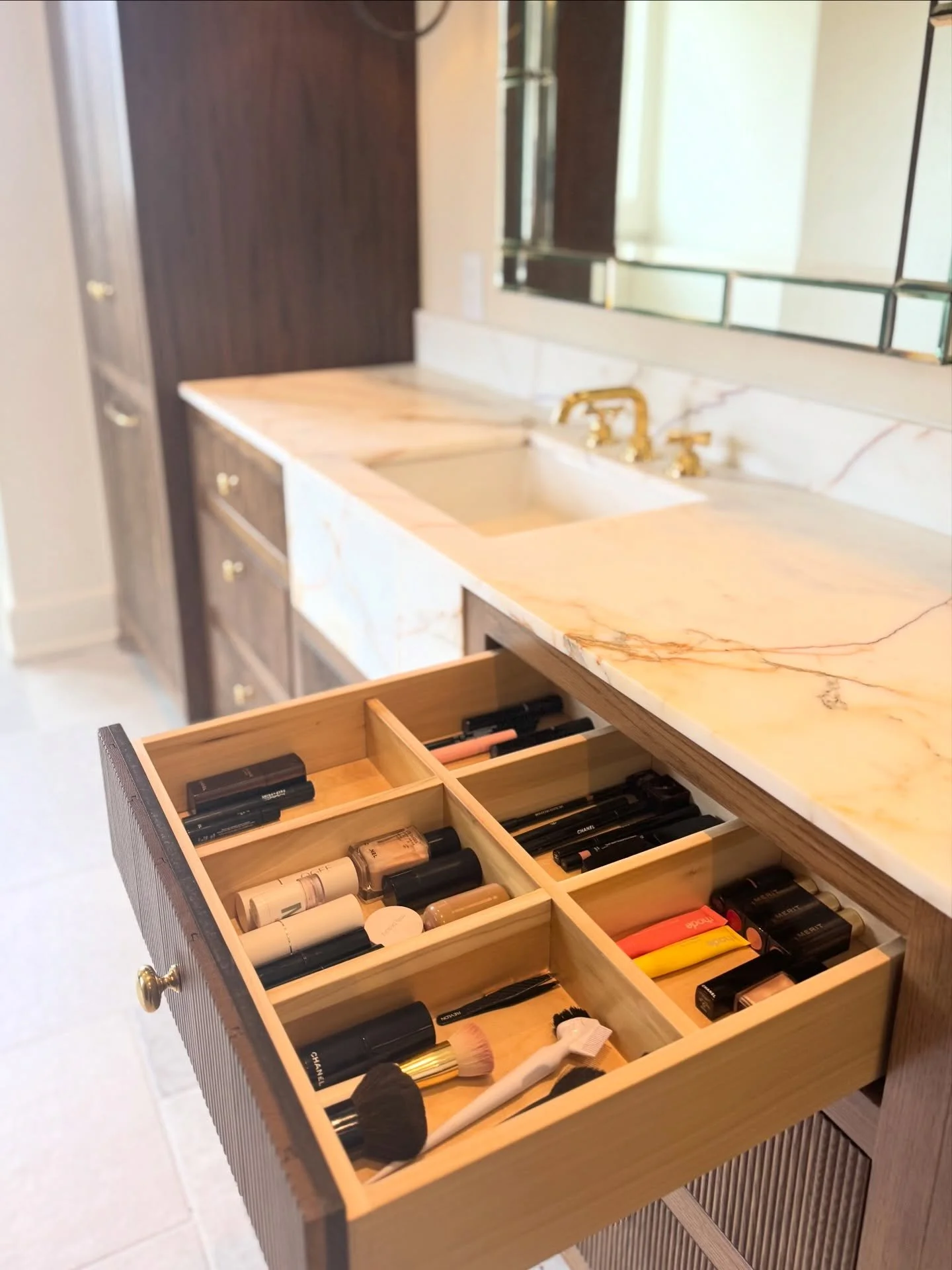 If you want your spaces to stay organized, start here!

Inside the drawer:
Group like items together
Create clear sections
Keep only what you actually use

It&rsquo;s a small shift, but it&rsquo;s what turns a space from &ldquo;looks good&rdquo; into