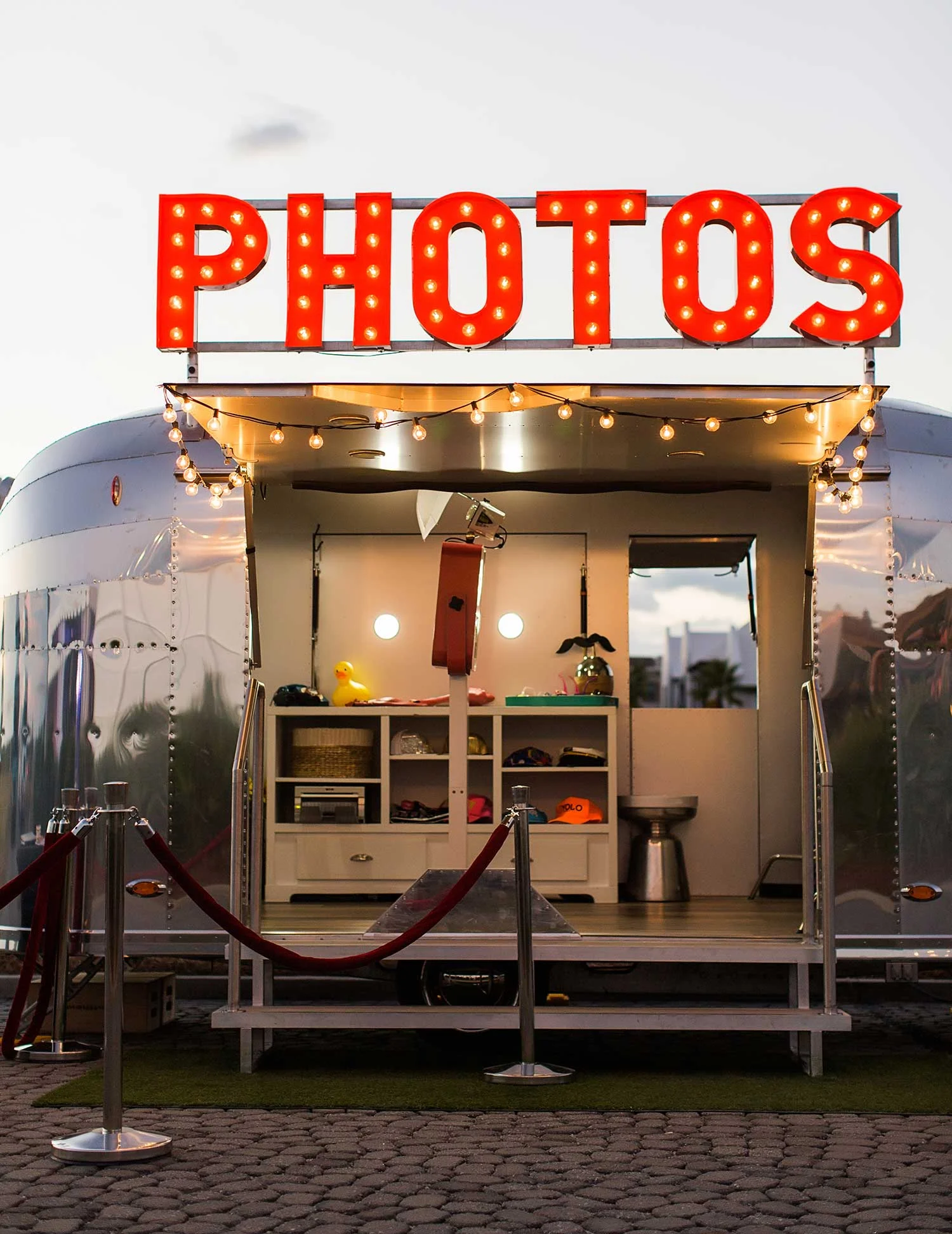 retro-photo-booth3.jpg