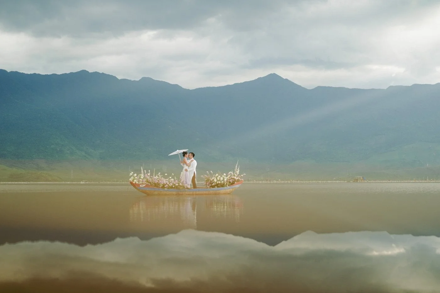 vietnam–Pre-wedding-photographer-danang_13.JPG