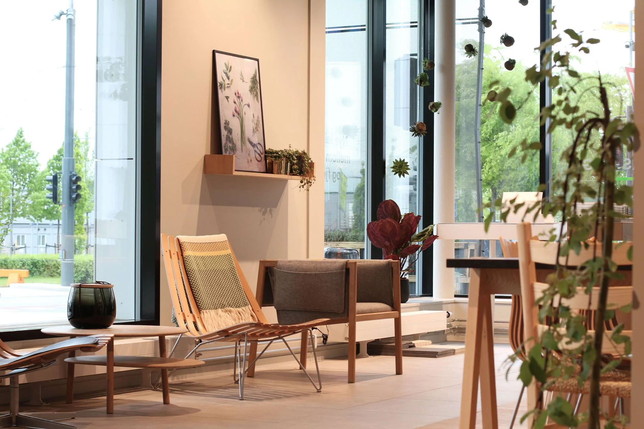 NORWEGIAN ICONS SHOWROOM FOR OSU A sales office and viewing centre for the Bjørvika development for OSU connecting it with a high end interior and design shop ensuring locally produced furniture in your apartments. osu.no