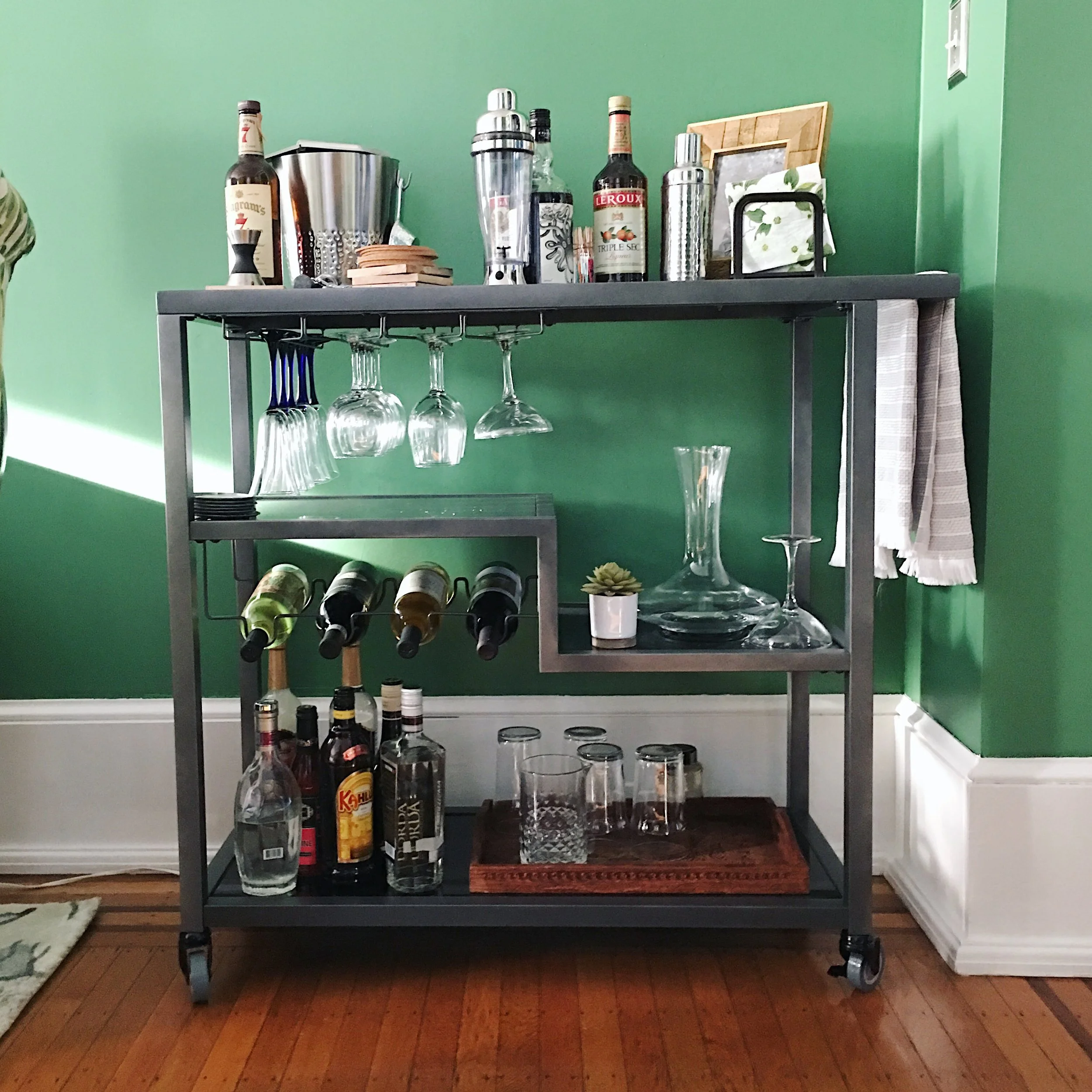 Large barcart, perfect for entertaining