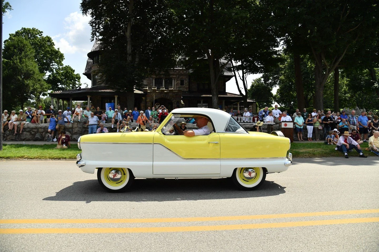 Perhaps you'll enjoy this 1957 Hudson Metropolitan at the start of your week. The Metropolitan was designed by Nash and manufactured by the Austin Motor Company in England. Hudson began marketing Metropolitans under its badge when it merged with Nash
