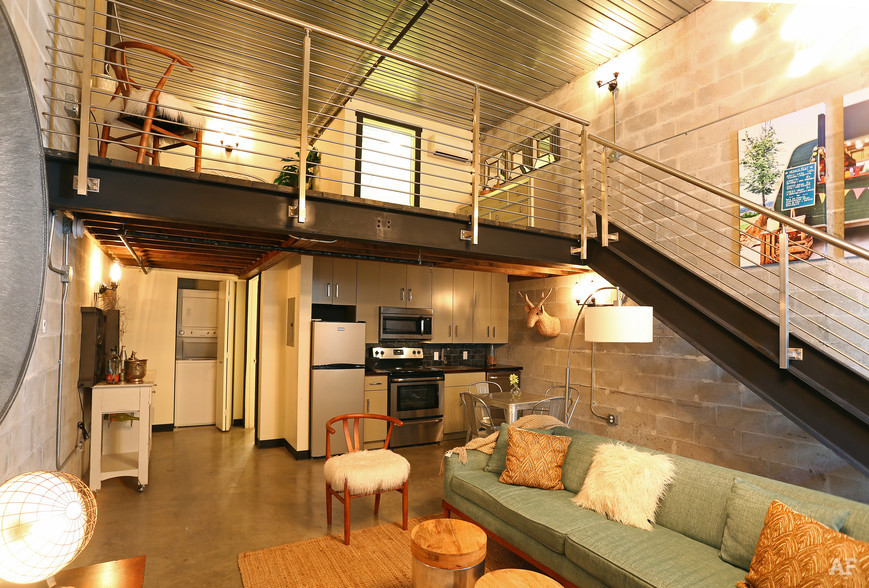 warehouse-lofts-tampa-fl-living-room.jpg