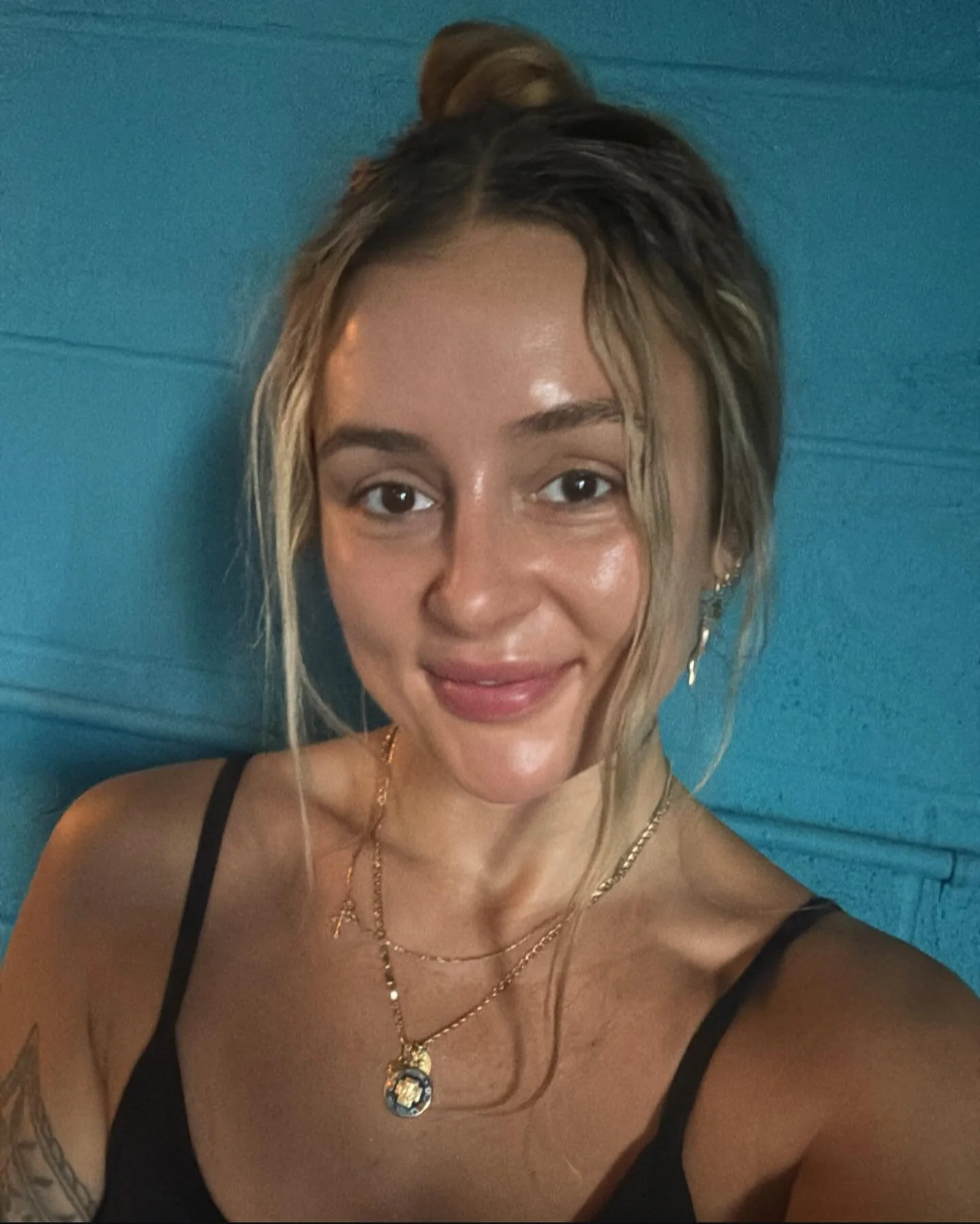 Some new people here so thought I'd say hi 🫶🏼

Im 31, a Virgo, and a die hard movement enthusiast. I love yoga, handstands, weight lifting, I love pilates, rock climbing, dancing, acrobatics, name it, I'm in. I'm the oldest of 3, love my siblings w