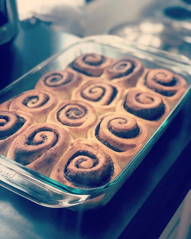 My friend @lolomccor makes amazing cinnamon rolls 😍😍😍