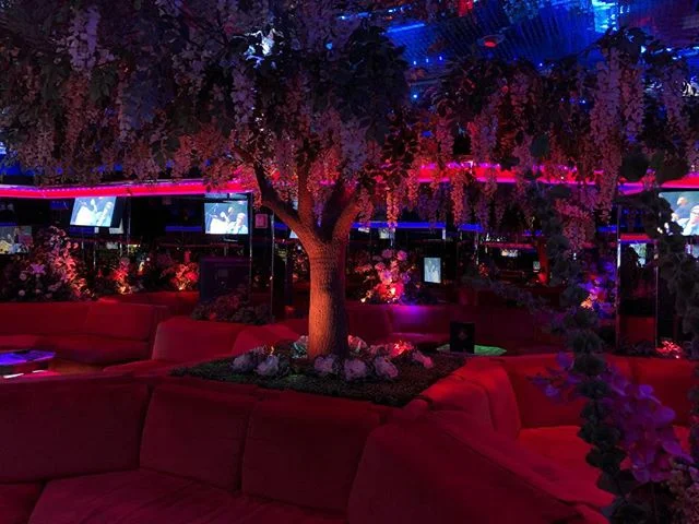 A total throwback to the 70&rsquo;s where you can sit inside by a fire pit on a velvet couch and have a classic cocktail. Great fun and a must-stop!