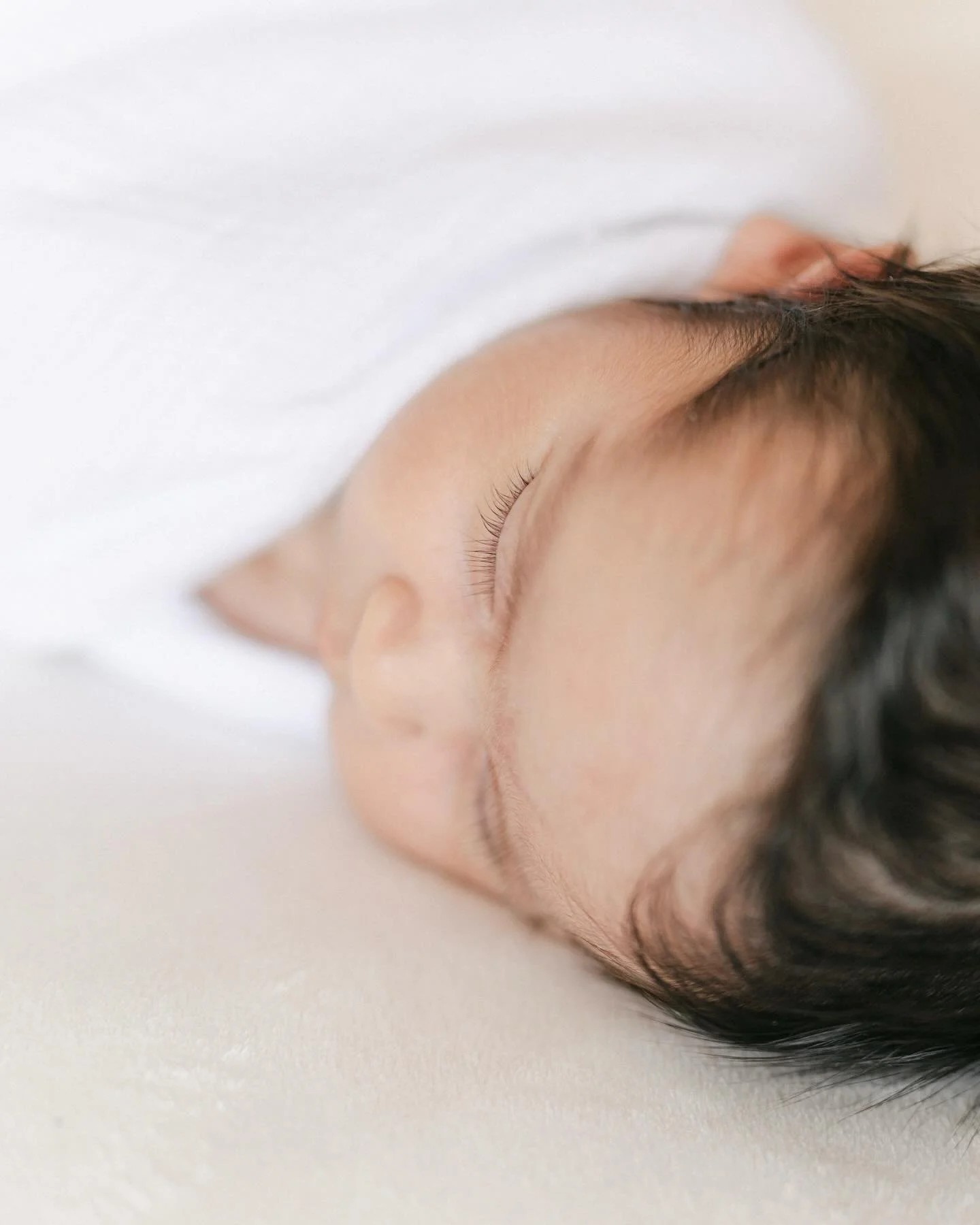 Newborn sessions hit different after having your own&hellip; all the new baby memories flood back into your mind and you just sit there in a pool of your own thoughts and the sweetness of this new little baby!  I&rsquo;m so thankful for the joy my jo