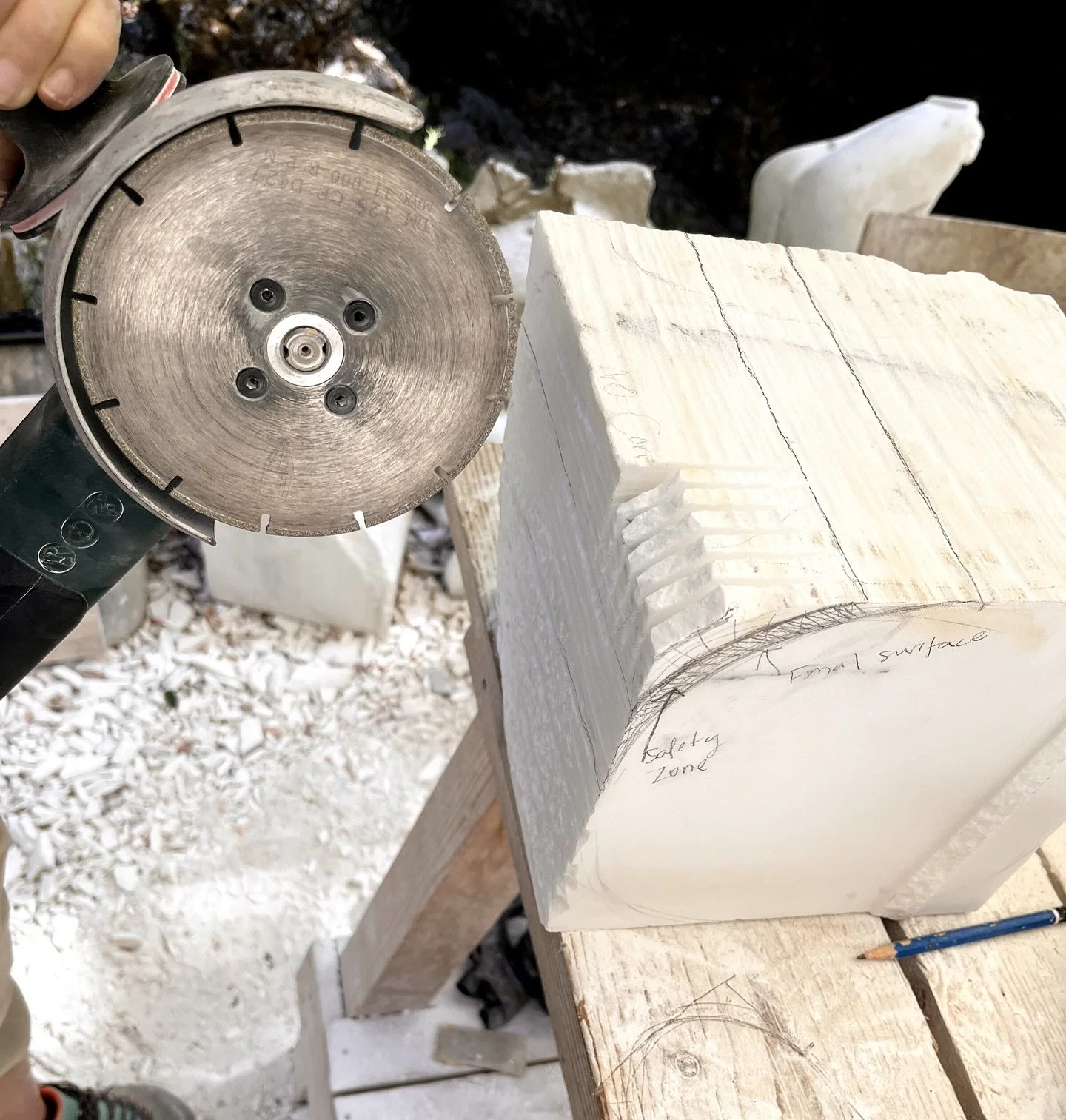 Our dear DIAMOND SAW! 
As for any other tool it&rsquo;s fundamental while finding our form in the block to always leave a &ldquo;safety zone&rdquo;. Swipe through the photos to see the different steps to find our curve! 

Hope you are having a wonder