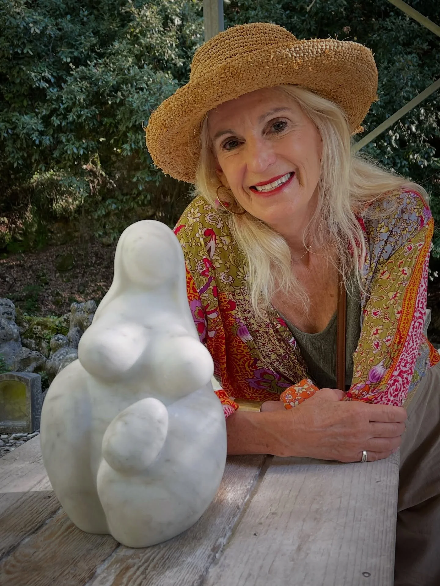 Absolutely lovely sculpture and person 💞 Thank you @joanbcoye to have joined us! It was a true pleasure to have spent three weeks working marble together! 
We all hope to see you again soon! Our best wishes!!!

#marbleworkshop #marble #carving #art 
